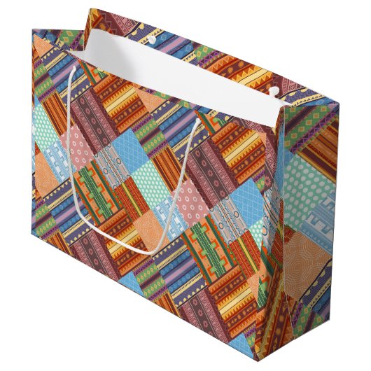 Grand Sac Cadeau Motif de patchwork tribal confortable (Devant Angle)