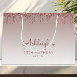 Grand Sac Cadeau Parties scintillant Drip 18th Birthday Rose Gold<br><div class="desc">Ce chic sac cadeau de 18ème anniversaire comporte une bordure brillante en or rose faux parties scintillant et rose or ombre arrière - plan. Personnalisez-le avec son nom en écriture manuscrite,  ainsi que son anniversaire et la date ci-dessous.</div>
