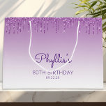 Grand Sac Cadeau Parties scintillant Drip 80th Birthday Purple<br><div class="desc">Ce chic sac cadeau de fête de 80e anniversaire comporte une bordure brillante violet fausse parties scintillant perdue et violet ombre arrière - plan. Personnalisez-le avec son nom en écriture manuscrite,  ainsi que son anniversaire et la date ci-dessous.</div>