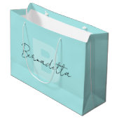 Grand Sac Cadeau Pastel Turquoise | Élégant script de nom manuscrit (Devant Angle)