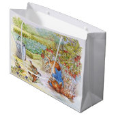 Grand Sac Cadeau Peter le lapin Tumbling dans Vegie Patch (Devant Angle)