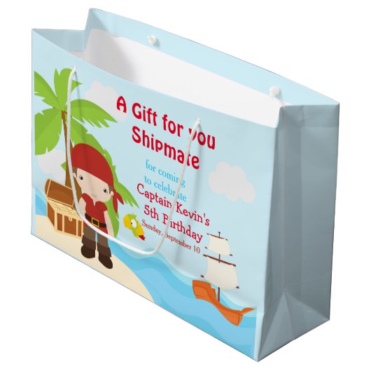 Grand Sac Cadeau Petit Brunette Pirate Boy en rouge Anniversaire (Devant Angle)