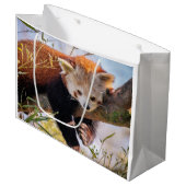 Grand Sac Cadeau Petit panda rouge pâle (Devant Angle)