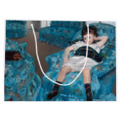 Grand Sac Cadeau Petite fille dans un fauteuil bleu, Cassatt (Dos)
