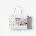 Grand Sac Cadeau Photo Collage moderne et coloré Meilleur cadeau de<br><div class="desc">Un collage photo moderne et le cadeau coloré "Best Mom Ever" est un cadeau réfléchi et personnalisé pour toute mère. La photo de collage est une collection de différentes images qui ont été arrangées avec art pour former une composition cohésive et visuellement attrayante. Ces photos peuvent présenter des souvenirs chéris,...</div>