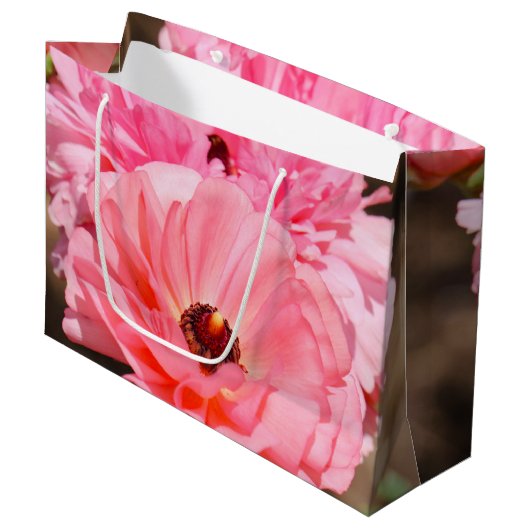 Grand Sac Cadeau Presse en rose (Devant Angle)