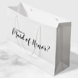 Grand Sac Cadeau Proposition d'honneur Proposition moderne<br><div class="desc">"Serez-vous ma servante d'honneur ?" Sac cadeau Proposition moderne avec le titre "Will You Be My Maid of Honor?" en noir style de police de script moderne sur arrière - plan blanc.</div>