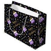 Grand Sac Cadeau Quel Âge Joyeux Anniversaire Gâteau Violet Noir (Devant Angle)