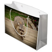 Grand Sac Cadeau Raccoon avec une puce (Dos Angle)