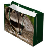 Grand Sac Cadeau Raccoon mignon reposant sur un journal (Devant Angle)