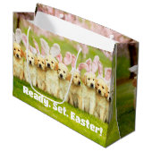 Grand Sac Cadeau Rangée de lapins chiots (Devant Angle)