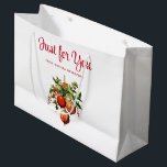 Grand Sac Cadeau Red Christmas Baubles avec Holly Festive<br><div class="desc">Sac cadeau avec une illustration de style vintage. 3 boules de Noël rouges entourées de saints verts et de baies. Design rétro élégant.</div>