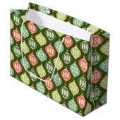 Grand Sac Cadeau Retro Mid Century Rouge & Olive Vert Noël (Devant Angle)