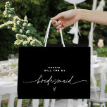 Grand Sac Cadeau Sac-cadeau minimaliste de servante d'accueil NOIR<br><div class="desc">La collection NOIR présente une couleur noire classique et une police de script de calligraphie moderne étonnante, créant un look à la fois élégant et sophistiqué. Cette collection est parfaite pour les couples qui veulent créer une atmosphère intemporelle et classique pour leur événement spécial. Le jeu de couleurs noir audacieux...</div>