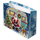 Grand Sac Cadeau Santa Drinking Hot Cocoa outside his RV Christmas (Dos Angle)