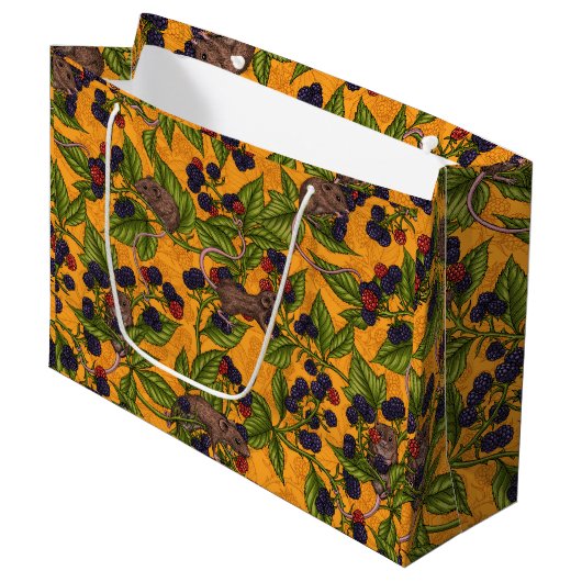 Grand Sac Cadeau Souris et mûres sur jaune (Devant Angle)