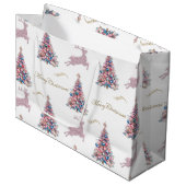 Grand Sac Cadeau Sparkling Reindeer and Pastel Christmas Trees Pink (Devant Angle)