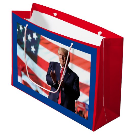 Grand Sac Cadeau Trump 2024 (Devant Angle)