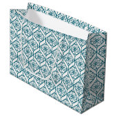 Grand Sac Cadeau Turquoise sur Motif ethnique blanc, Fleurs, Chevro (Devant Angle)