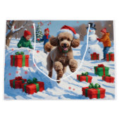 Grand Sac Cadeau Un caniche coule dans la neige avec le Casquette d (Devant)