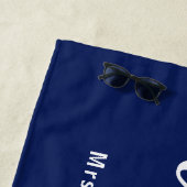 Grand Serviette de plage Wifey personnalisée (En situation)