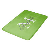 Grand tapis de bain vert pomme avec monogramme de (Angle)