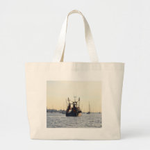 Bateau de pêche Paix et Abondance à l'aube