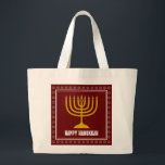 Grand Tote Bag HANUKKAH Étoile de David Ménorah Personnalisé ROUG<br><div class="desc">Sac fourre-tout élégant avec une ménorah dorée et une étoile de David argentée sur un fond ROUGE VIN BOURGOGNE. Le message HAPPY HANUKKAH est personnalisable pour que vous puissiez ajouter votre nom ou modifier le message. D'autres articles assortis sont disponibles dans la collection HANUKKAH de Berean Designs, afin que vous...</div>