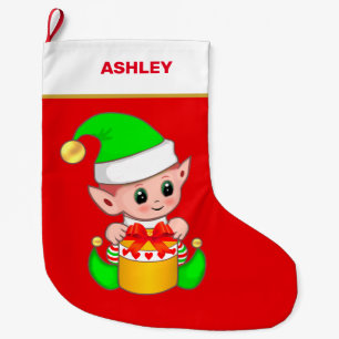 Grande Chaussette De Noël Joli elfe de Noël et boîte cadeau sur fond rouge