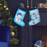 Grande Chaussette De Noël Le cacao de Snowman ravit Noël<br><div class="desc">Élever votre décor de vacances avec notre délicieux "Cocoa's Delight" Noël Stocking, un ajout chaleureux à votre ambiance festive. Ce stockage présente un design charmant et ludique, capturant l'enchantement de la saison de Noël. Sur le devant de la réserve, un bonhomme de neige savoure une tasse de cacao chaud, entourée...</div>