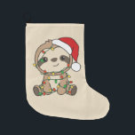 Grande Chaussette De Noël Sloth Christmas Winter Animaux Sloths Grand Christ<br><div class="desc">Le paresseux à Noël avec des lumières de fées. Animaux amusants avec des cadeaux et de la neige pour les vacances. Un doux salut de Noël. Les fentes sont des animaux mignons et parfaits pour Noël.</div>