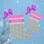 Grande Chaussette De Noël Sucres de canne doux vert violet rose Customisé<br><div class="desc">Personnalisez ce bas de Noël doux violet, vert et rose avec un nom de quelqu'un de spécial! Cette saison des fêtes. Pensez aux Sucres de canne ! Pense à Pink et Pense à Purple ! Ces deux coloris branchés se marient pour faire vraiment éclater votre décor de vacances ! Les...</div>