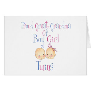Grande grand-maman fière des jumelles de fille de