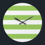 Grande horloge murale de vert de chaux<br><div class="desc">Une illustration graphique dans les rayures vert pomme sur un fond blanc grand sur des horloges murales</div>