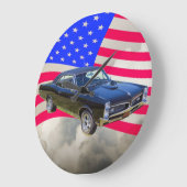Grande Horloge Ronde 1967 Pontiac GTO et drapeau américain (Angle)