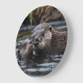 Grande Horloge Ronde **"Adrift in Love : Mummy and Baby Otter"** (Angle)