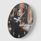 Grande Horloge Ronde Albert Edelfeue - Portrait de Louis Pasteur (Angle)