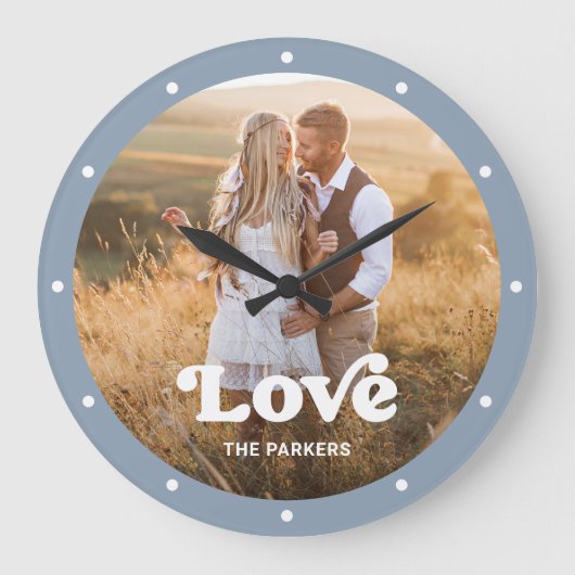 Grande Horloge Ronde Amour | Script moderne avec photo Dusty Blue (Recto)