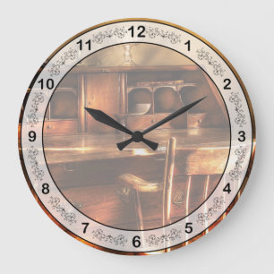 Grande Horloge Ronde Avocat - Une chaise et un bureau