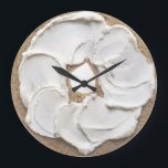 Grande Horloge Ronde Bagel and Cream Cheese Novelty<br><div class="desc">Bagel et crème fromage nouveauté murale horloge .. amusant nourriture à thème horloges de Ricaso .. parfait pour votre cuisine et sera un point de discussion pour les années à venir</div>