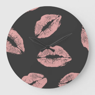 Grande Horloge Ronde Baisers aux lèvres roses, motif de la Saint Valent