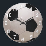 Grande Horloge Ronde Balle de soccer blanche et noire<br><div class="desc">Une image d'un ballon de football blanc et noir. parfait pour le fan de sport dans votre vie.</div>