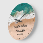 Grande Horloge Ronde Beach Engaged Keepsaké Fiançailles 2022 (Angle)