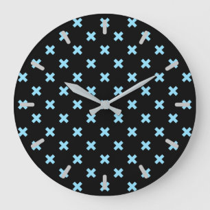 Grande Horloge Ronde Bébé croix bleu coutures sur noir