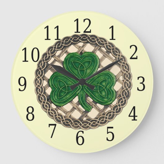 Grande Horloge Ronde Beige Shamrock and Celtic Knots Round Clock (Recto)