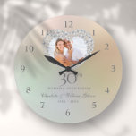 Grande Horloge Ronde Belle Pearl Heart Photo 30th Anniversary<br><div class="desc">Avec votre photo spéciale dans un beau coeur de perle,  cette horloge chic 30ème anniversaire de mariage peut être personnalisée avec vos informations spéciales d'anniversaire de perle sur un arrière - plan perle. Conçu par Thisisnotme©</div>