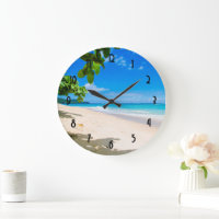 Belle plage tropicale ensoleillée Photo