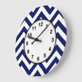 Grande Horloge Ronde Bleu marine et blanc grand motif chevron ZigZag (Angle)