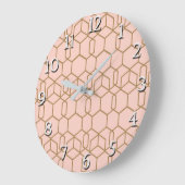 Grande Horloge Ronde Blush de Pêche et Or Moderne Boho Géométrique Glam (Angle)