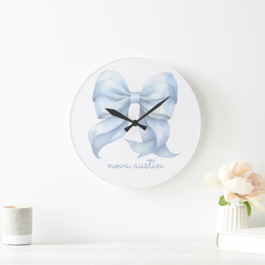 Grande Horloge Ronde Boue Bleue tendance personnalisée avec le nom Mono (Maison)